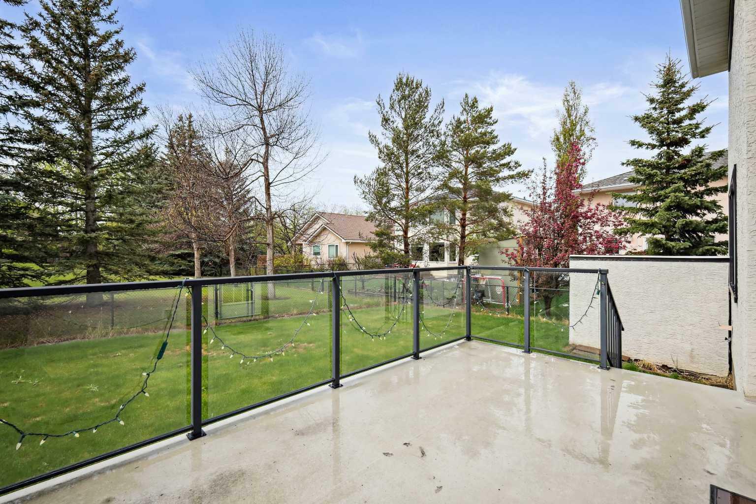 Property Photo: 26 Hamptons Grove NW AB T3A 5C2