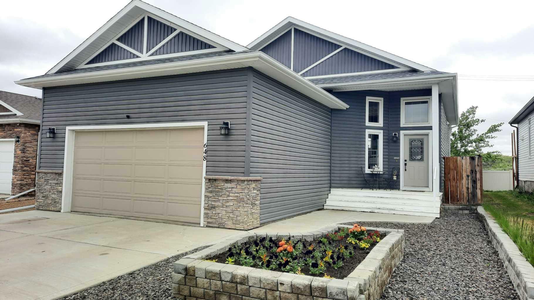 Property Photo: 648 Bankview Drive AB T0J 0Y6