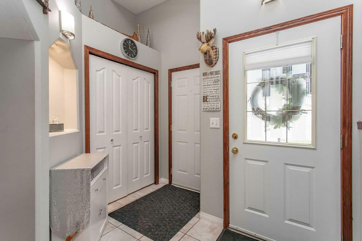 Property Photo: 3 Regal Close AB T4L 2H5