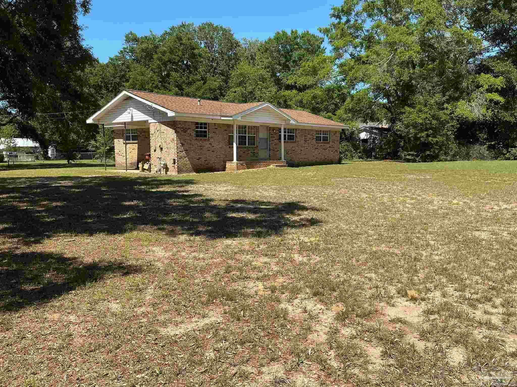 Property Photo: 5402 Douglas St FL 32570