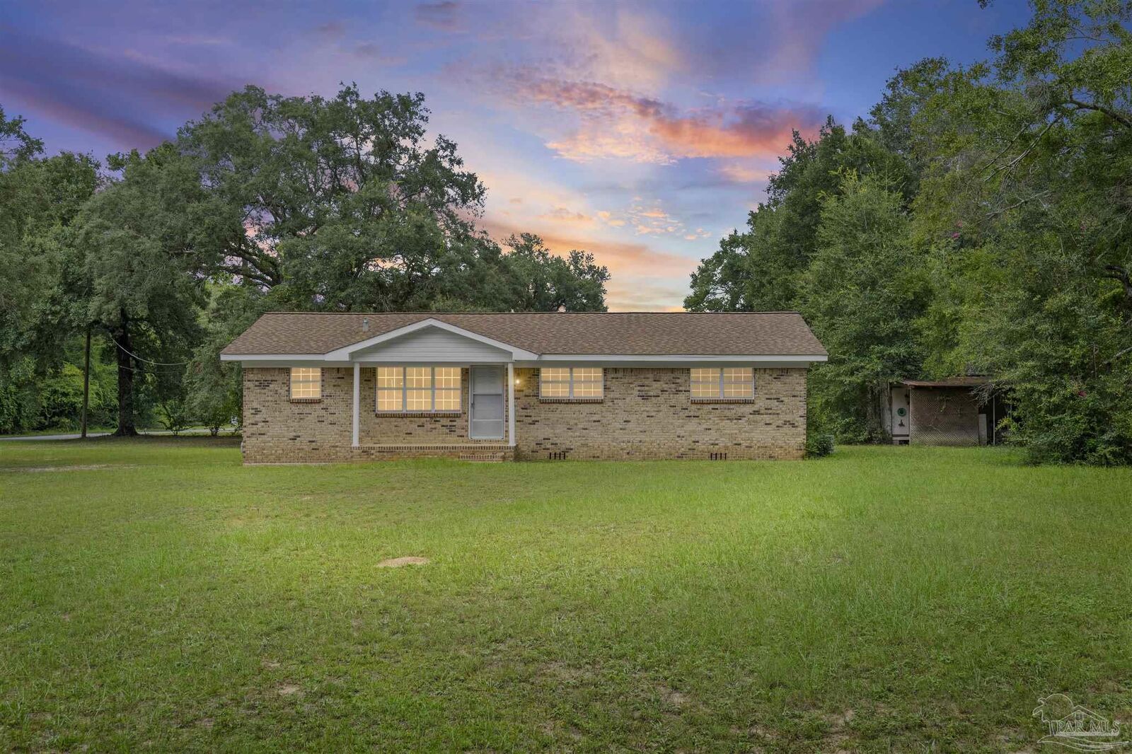 Property Photo: 5402 Douglas St FL 32570