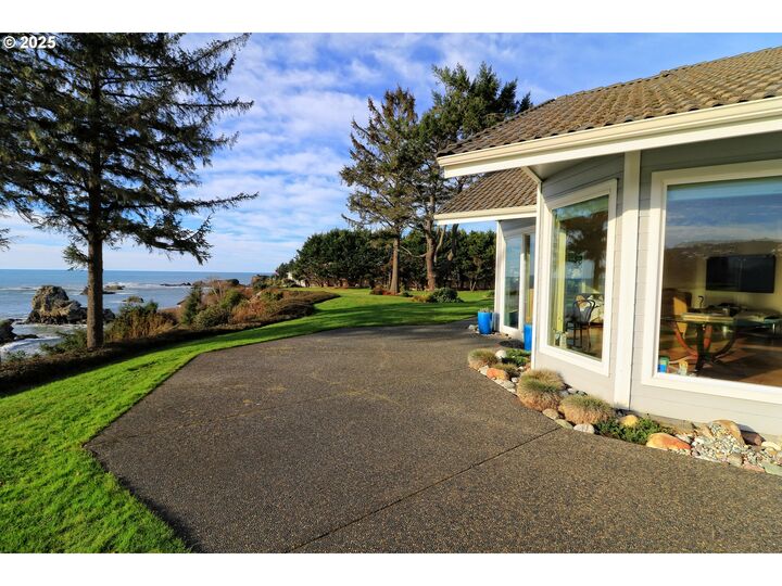 112 Schooner Bay Dr  Brookings OR 97415 photo