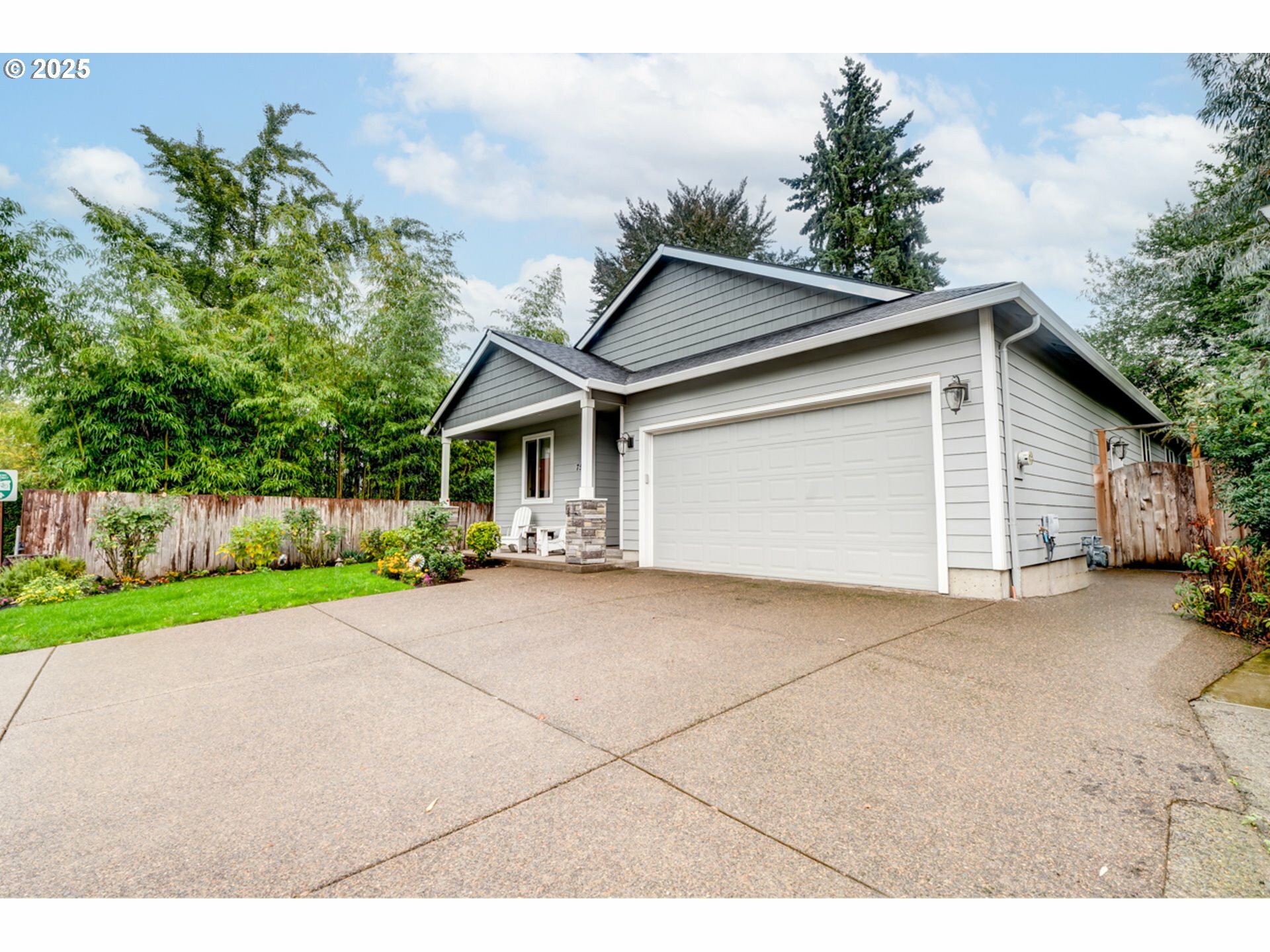 Property Photo: 754 Manbrin Dr N OR 97303