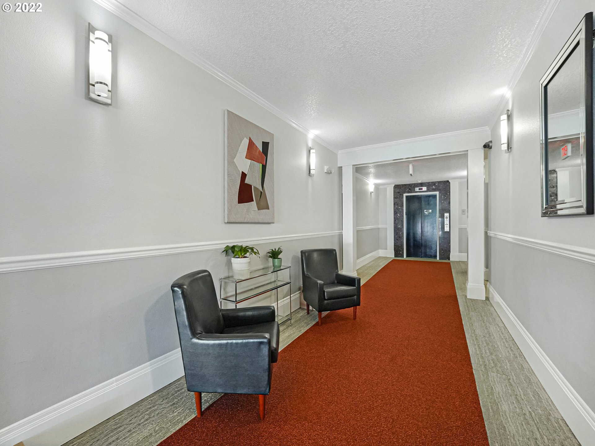 Property Photo: 4320 S Corbett Ave 206 OR 97239