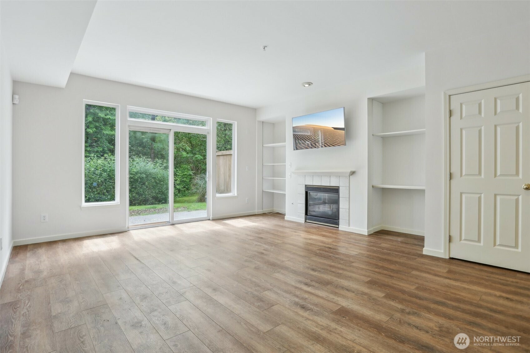 Property Photo:  21616  9th Avenue SE C-105  WA 98021 