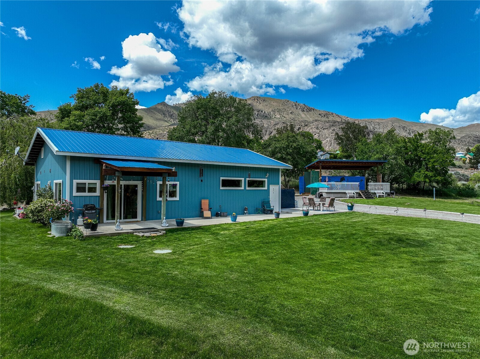 Property Photo: 876 1st St WA 98817