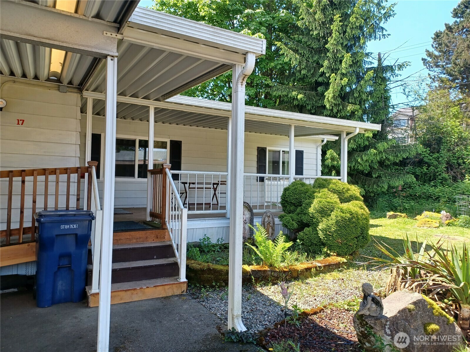Property Photo: 815 124th Street SW 17 WA 98204