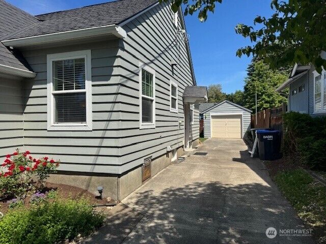 Property Photo:  1013  University  WA 99362 