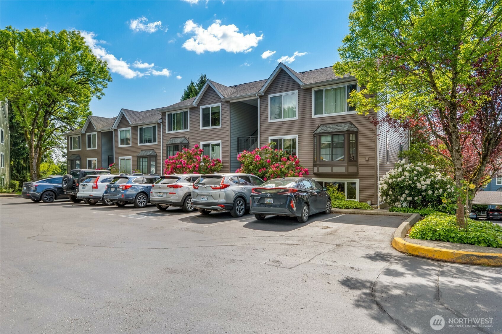 Property Photo: 12724 NE 144th Street E-104 WA 98034