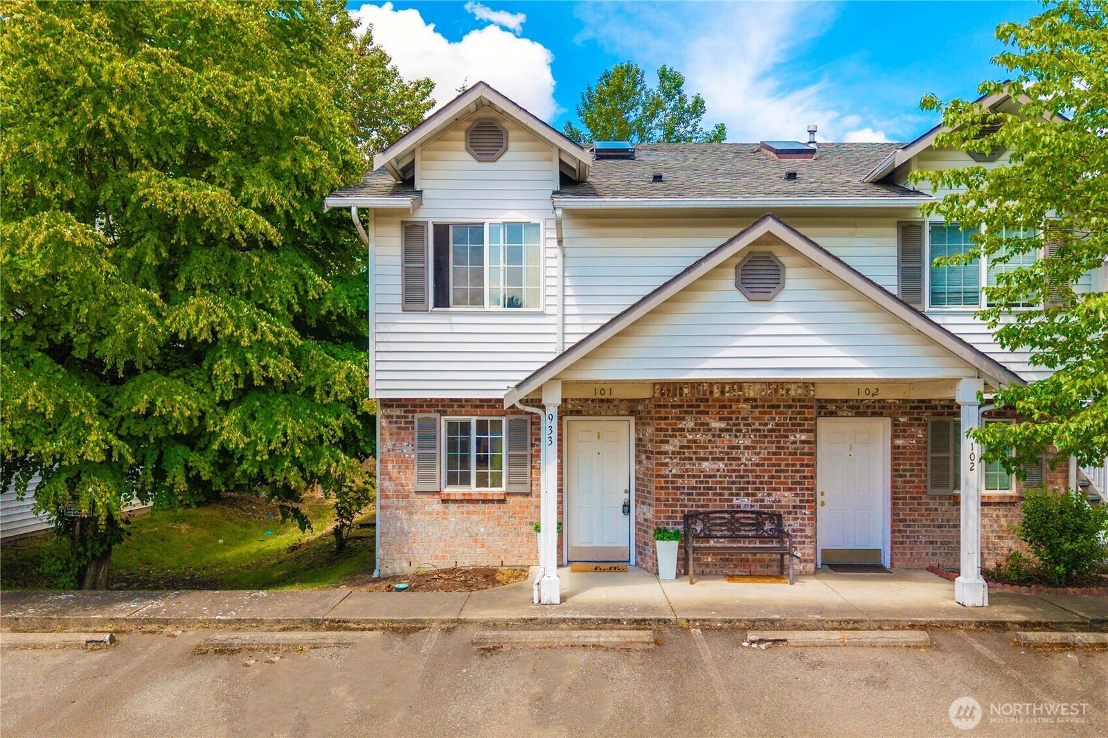 Property Photo:  933  4th Avenue N 101  WA 98032 