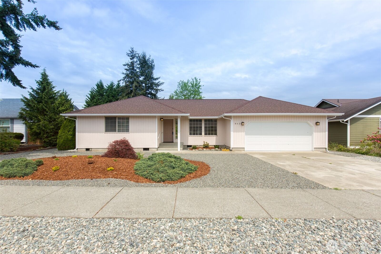 Property Photo:  862 E Cedar St  WA 98382 