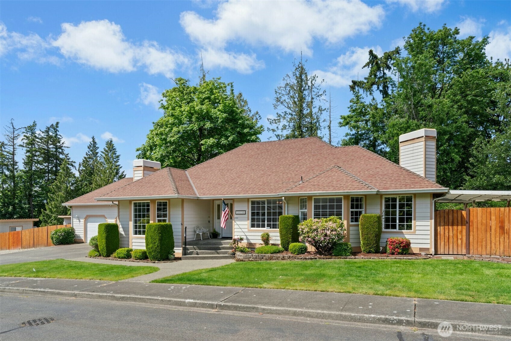 Property Photo: 10116 SE 188th Street WA 98055