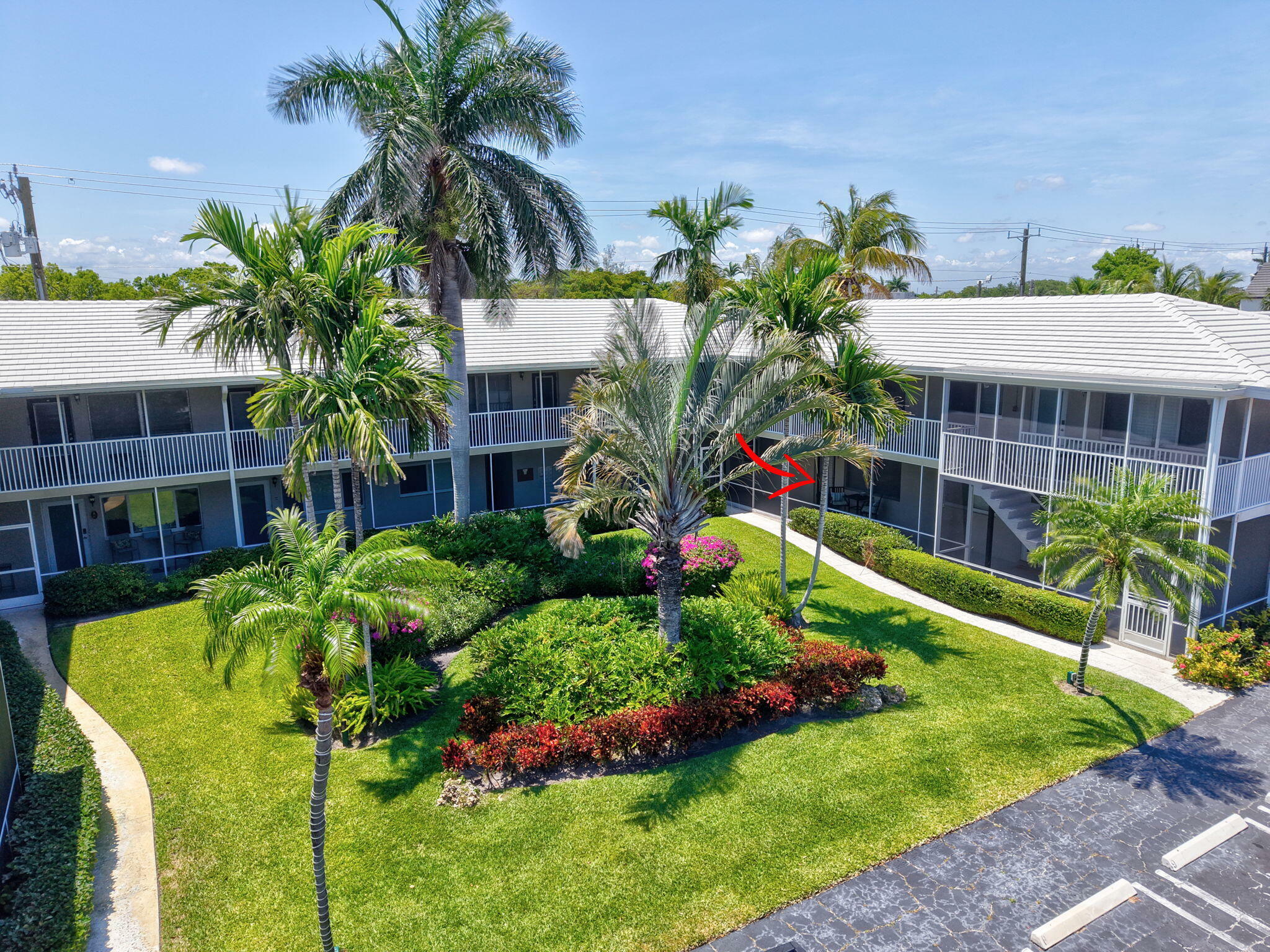 Property Photo: 426 NE 7th Avenue 1F FL 33483