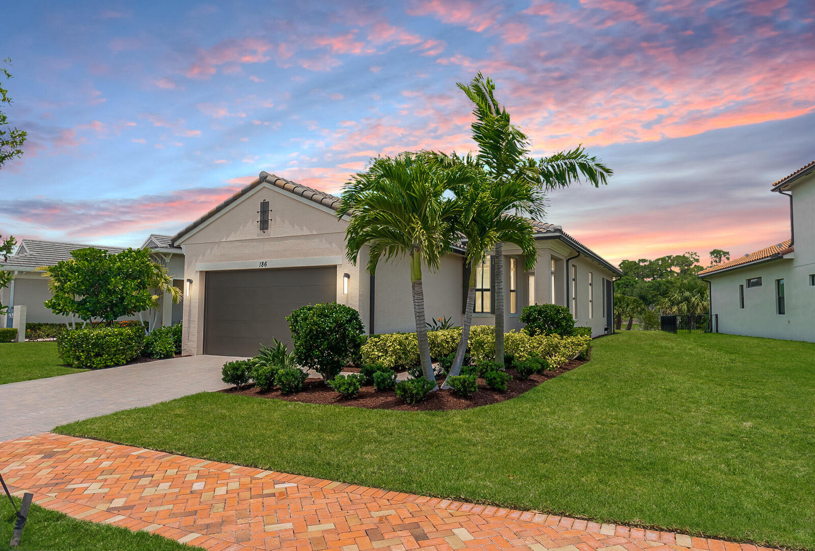 Property Photo: 186 SE Via Tirso FL 34952