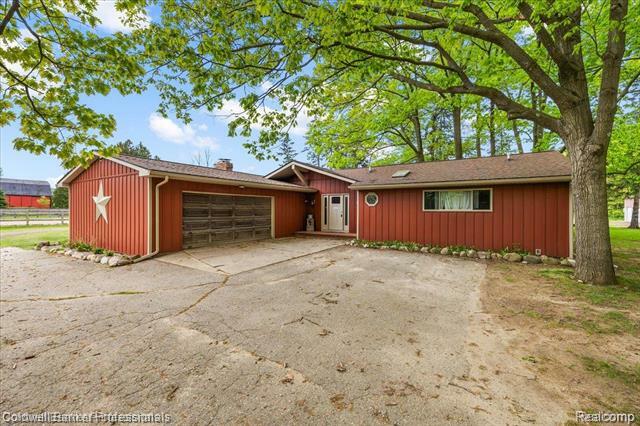 Property Photo: 5240 Thomas Road MI 48455