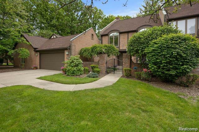 Property Photo: 5117 Woodview Court MI 48126