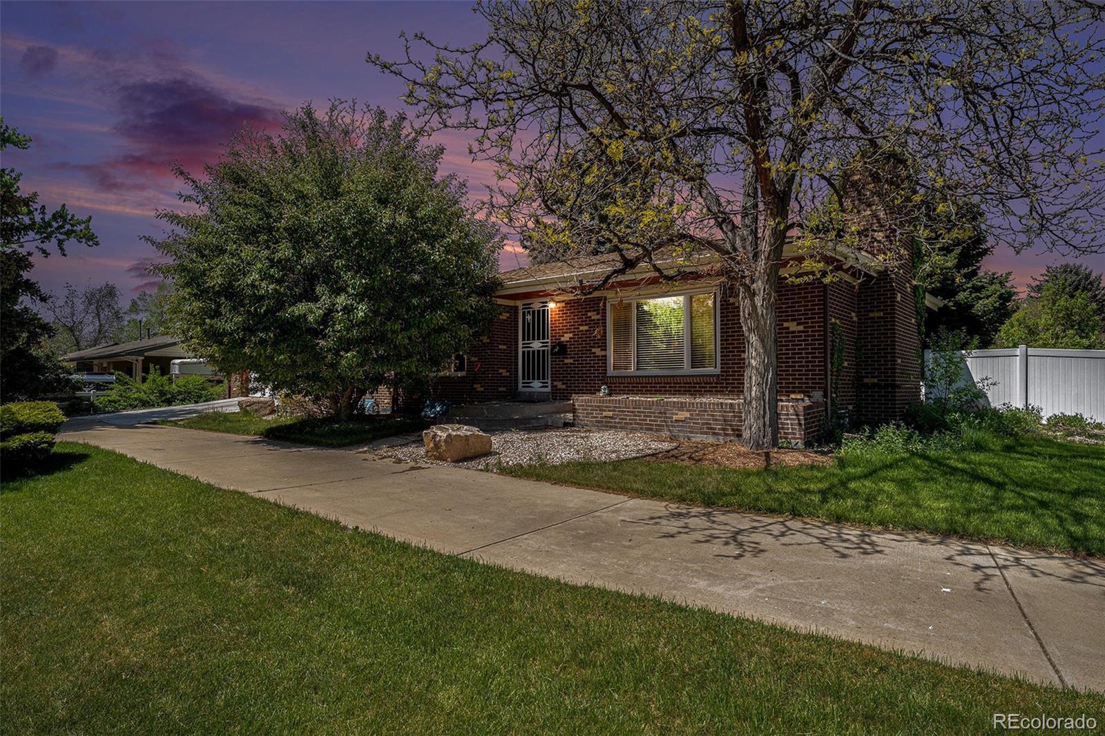 Property Photo:  805 S Everett Street  CO 80226 