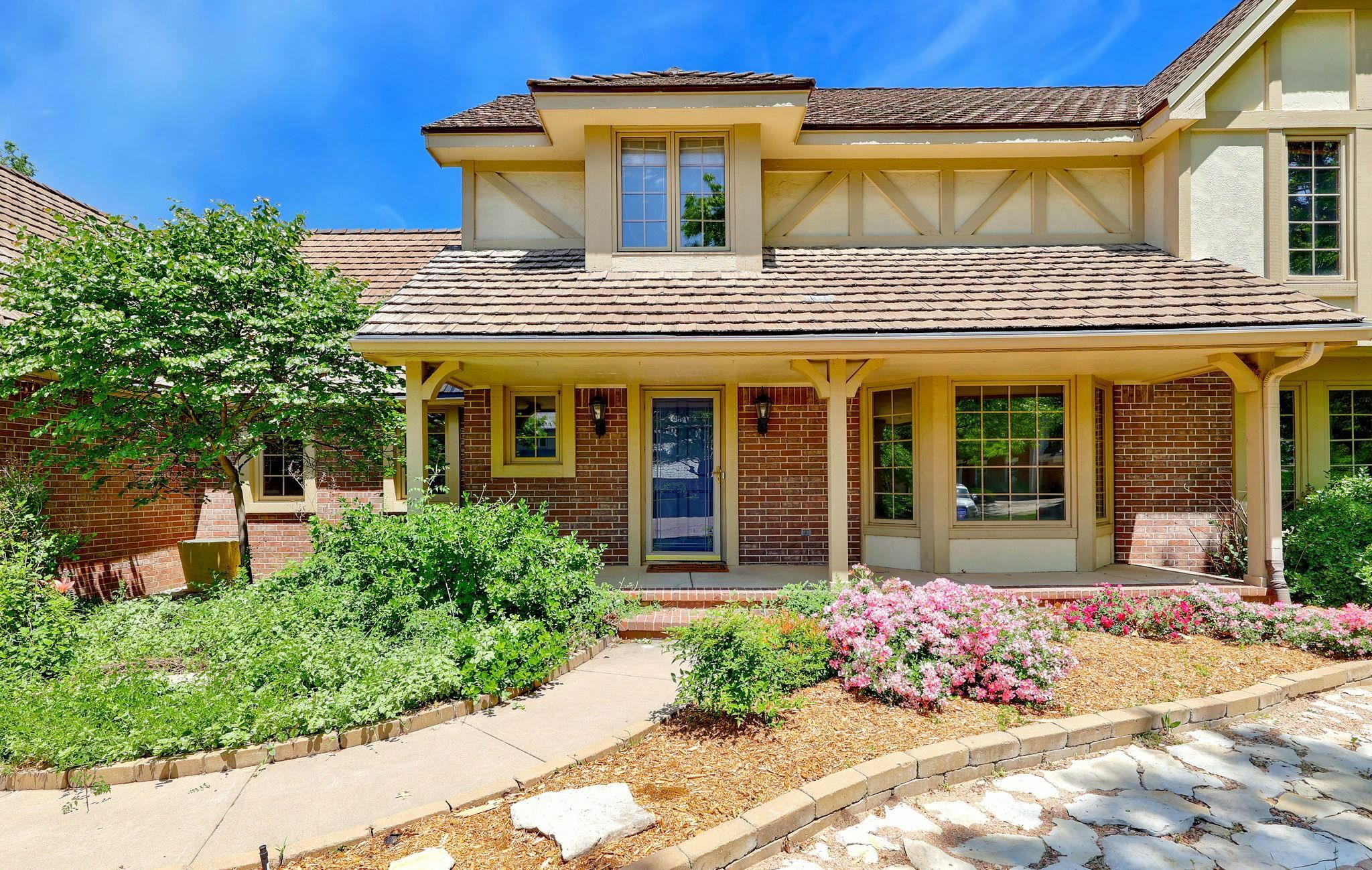Property Photo: 2530 N Greenleaf Ct KS 67226
