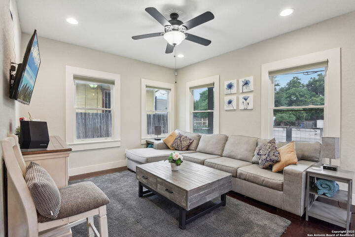 Property Photo:  621 Center St.  TX 78202 