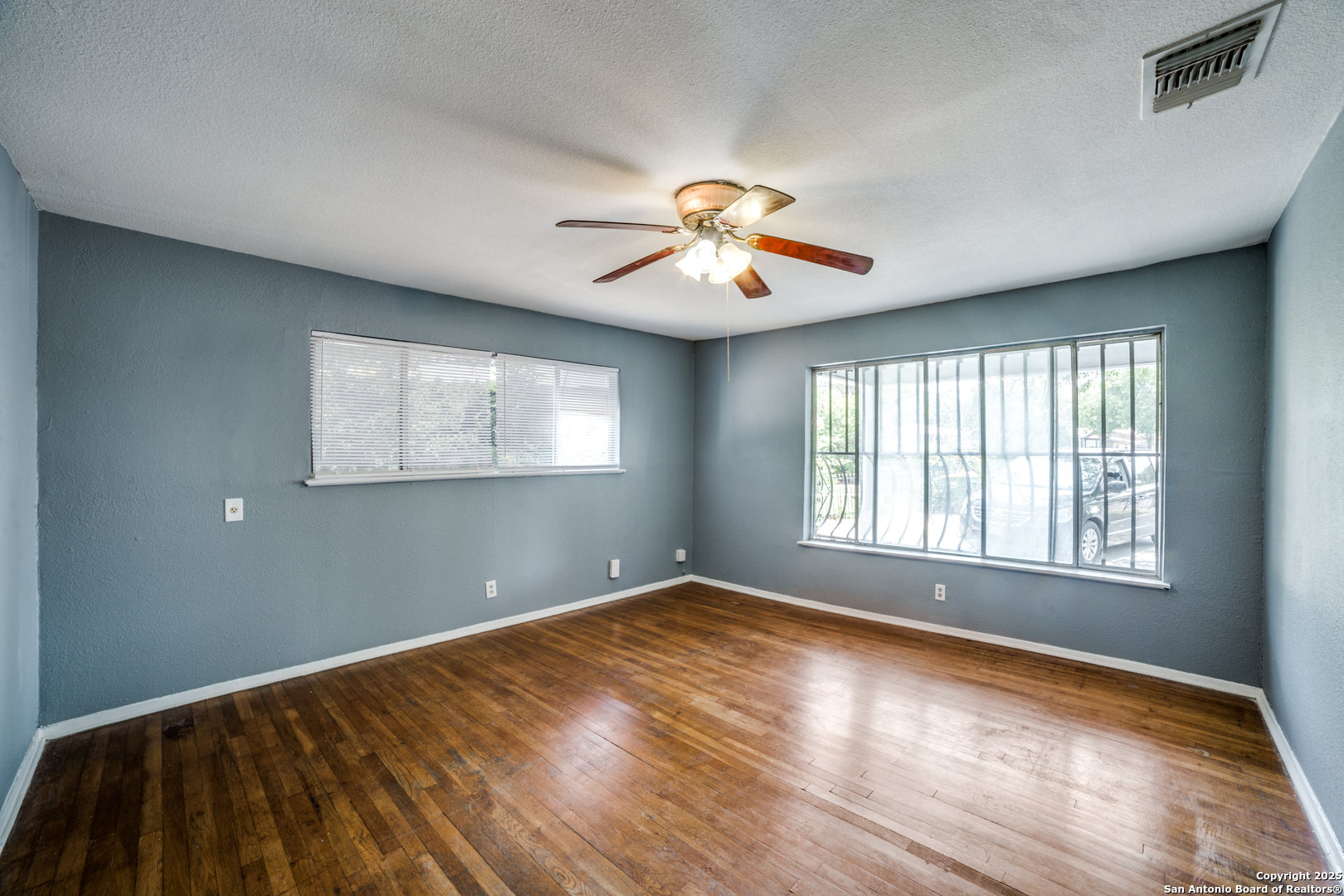 Property Photo: 523 Bangor TX 78228