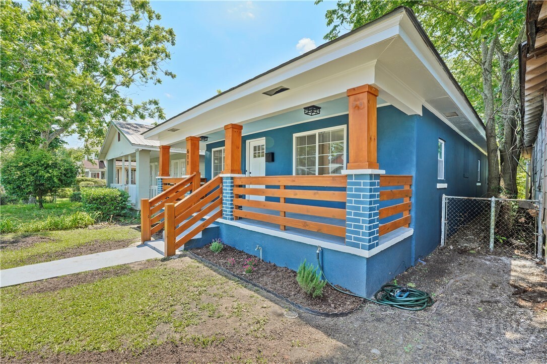 Property Photo: 611 E Waldburg Street GA 31401