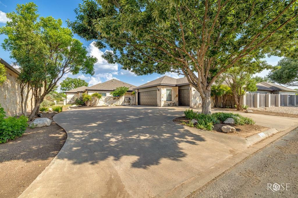 Property Photo: 2141 Valleyview Dr TX 76904