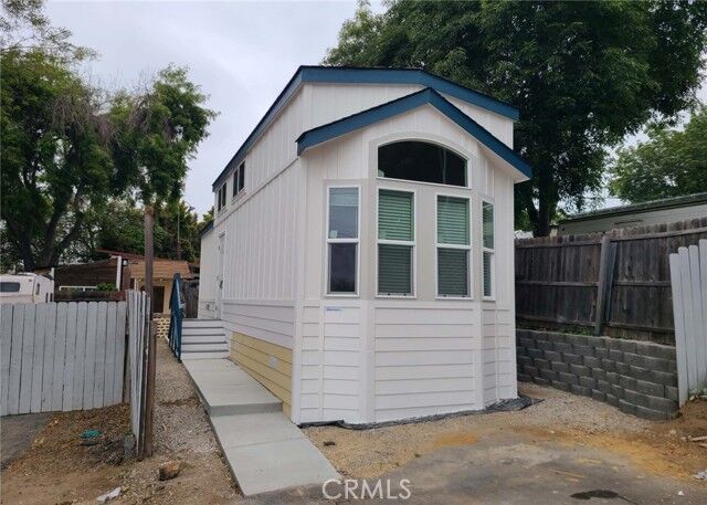 Property Photo:  1045 E Vista 02  CA 92084 
