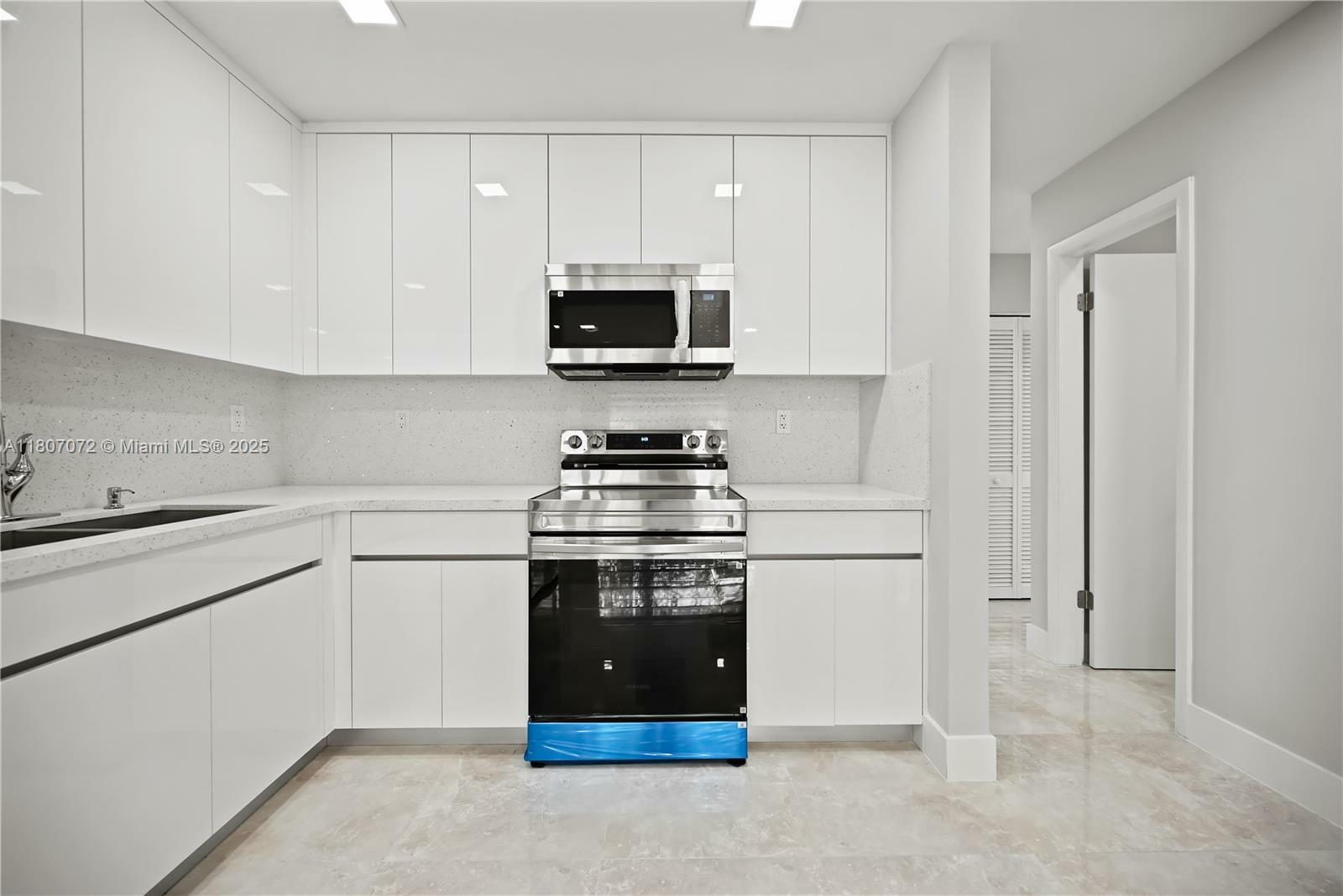 Property Photo: 15685 SW 82nd Cir Ln 28 FL 33193