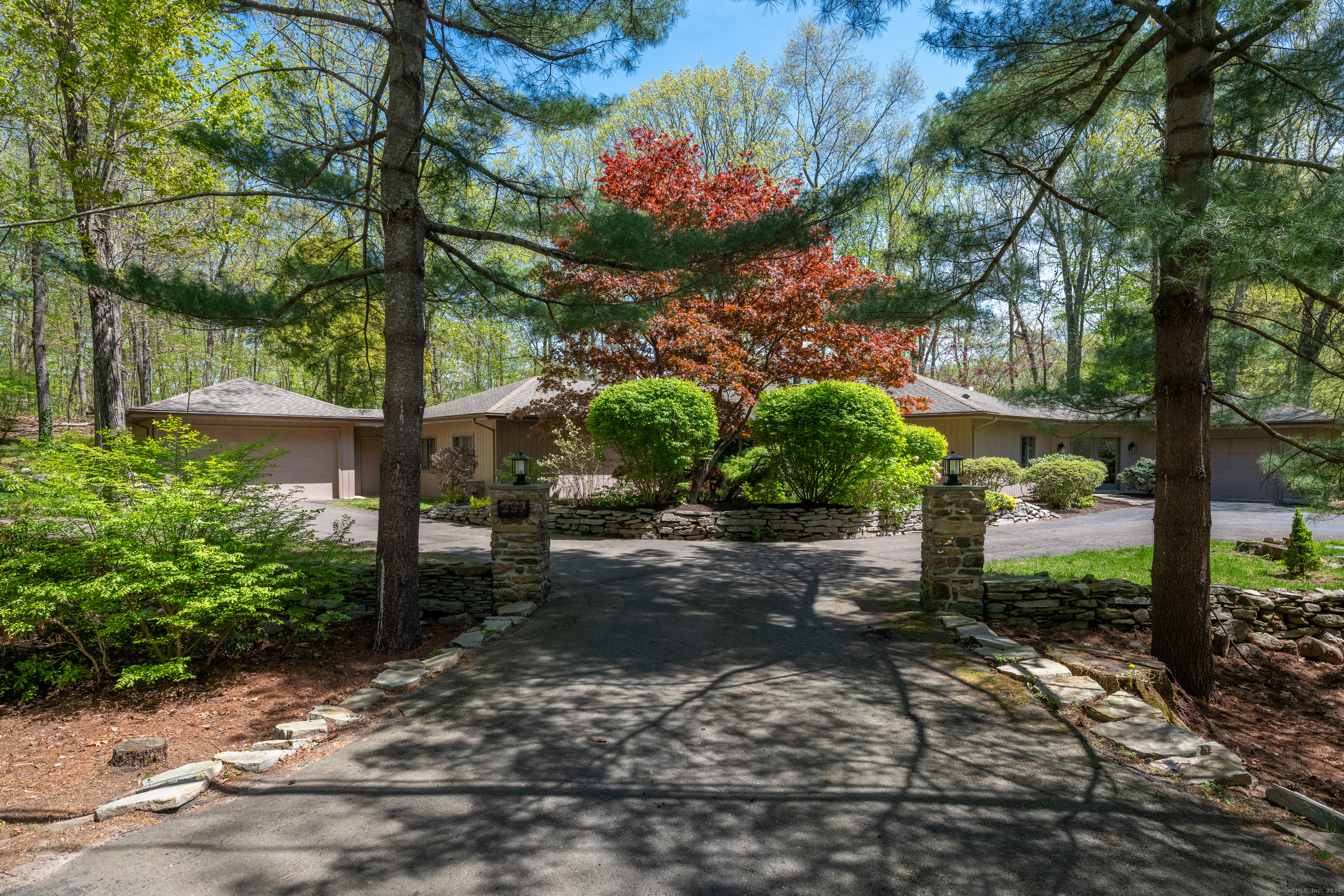 Property Photo:  291 Peddlers Road  CT 06437 