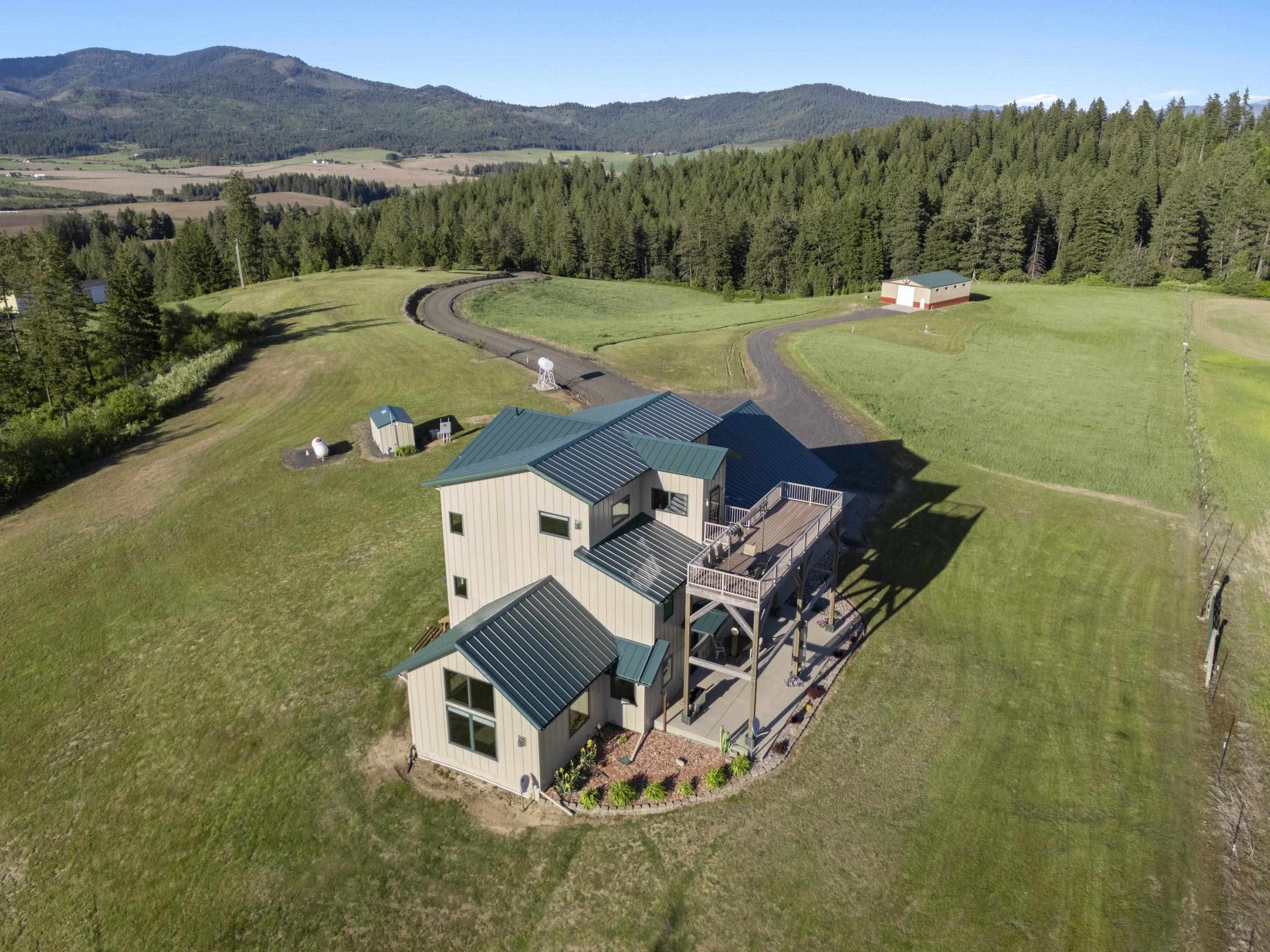 Property Photo: 26004 E Horton Rd WA 99030
