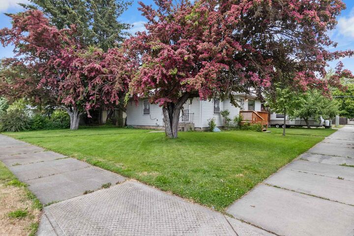 Property Photo:  2029 E Sharp Ave  WA 99202 