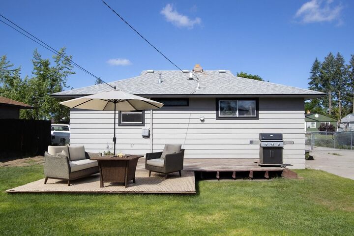 Property Photo: 5512 N G St WA 99205