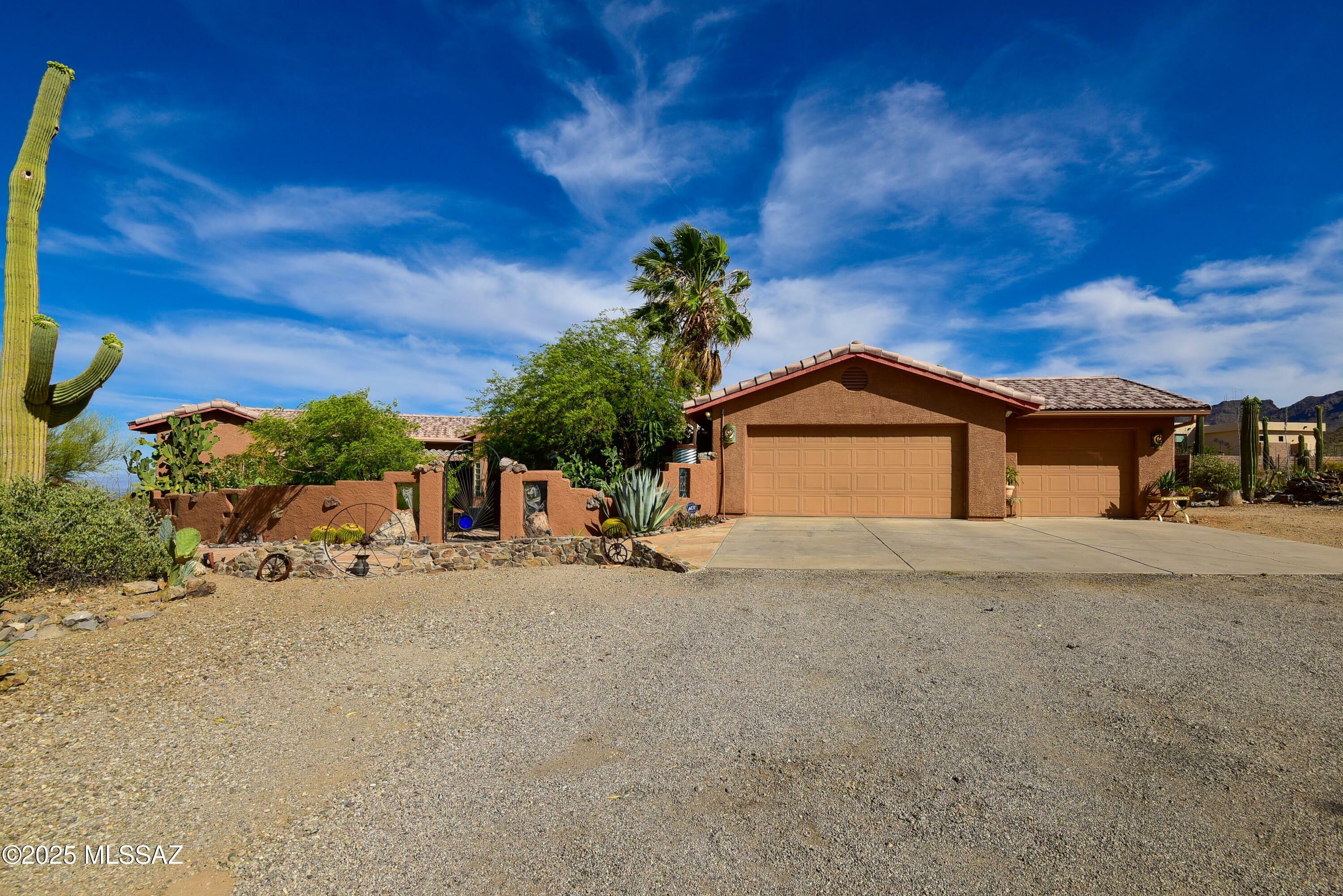 Property Photo: 7280 W El Camino Del Cerro AZ 85745
