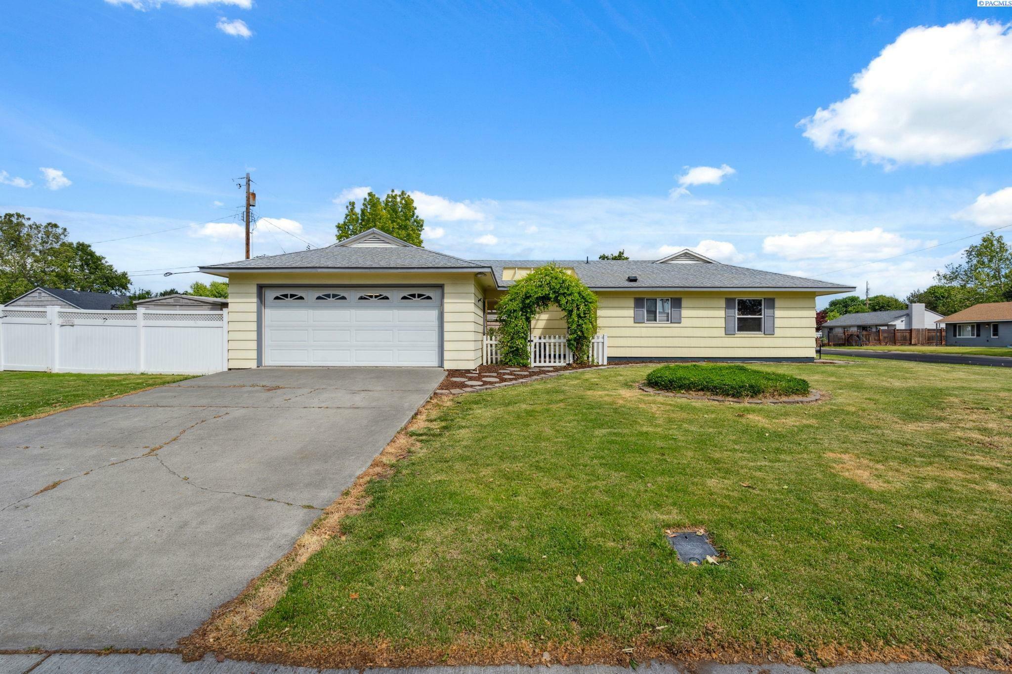 Property Photo: 2412 Tinkle St. WA 99354