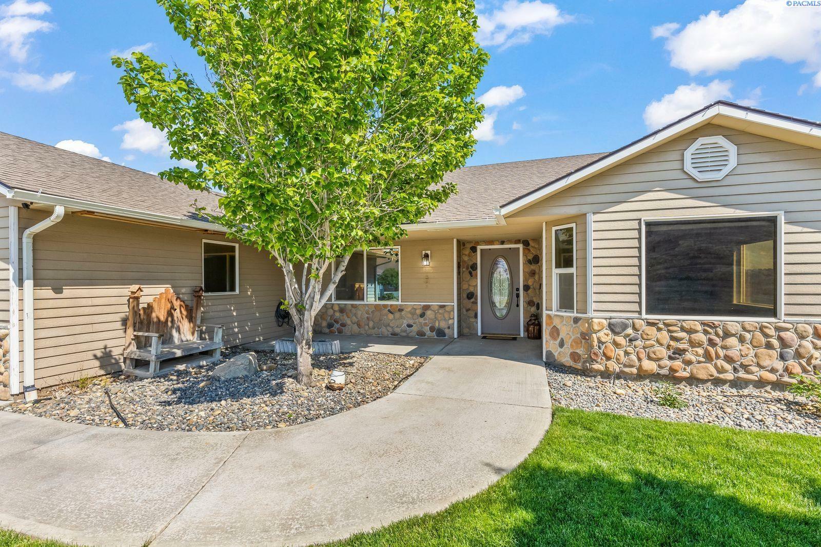 Property Photo:  1335 W Grandview Ave  WA 98944 
