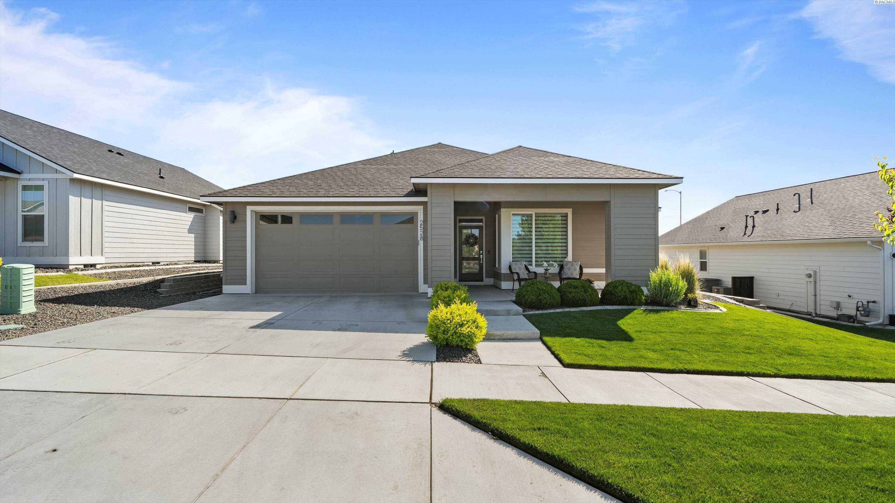 Property Photo: 2528 Morris Ave WA 99352