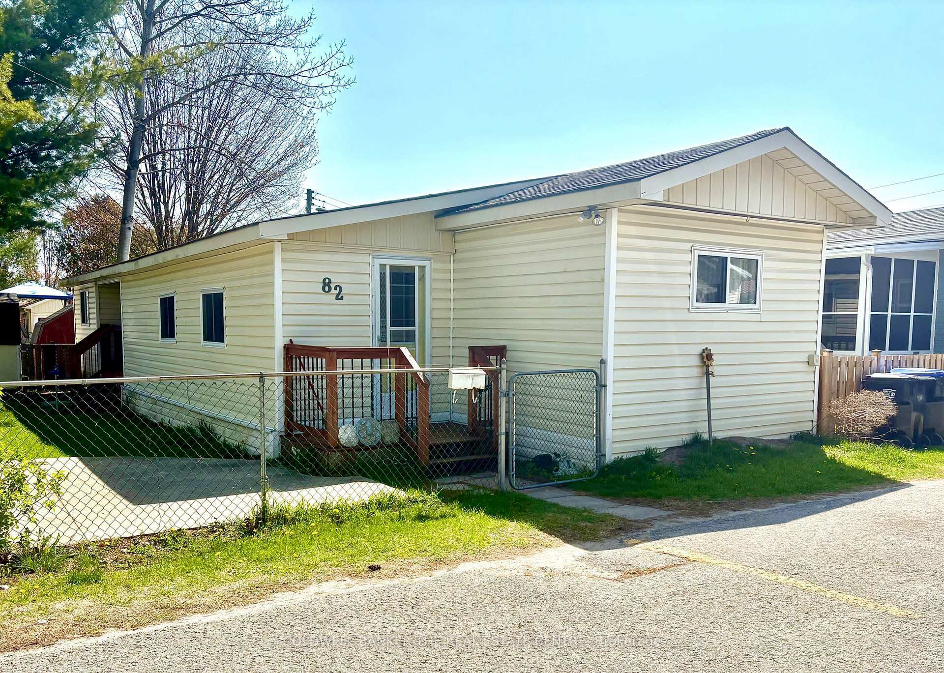 Property Photo: 82 Seventh Street ON L3W 0L4