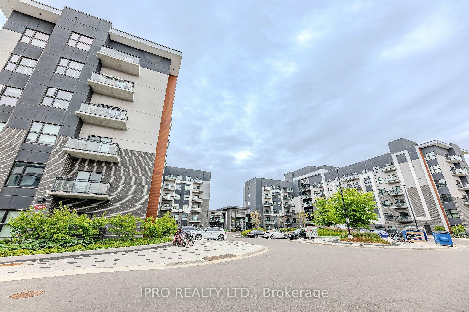 Property Photo: 102 Grovewood Common N/A 121 ON L6H 0X2