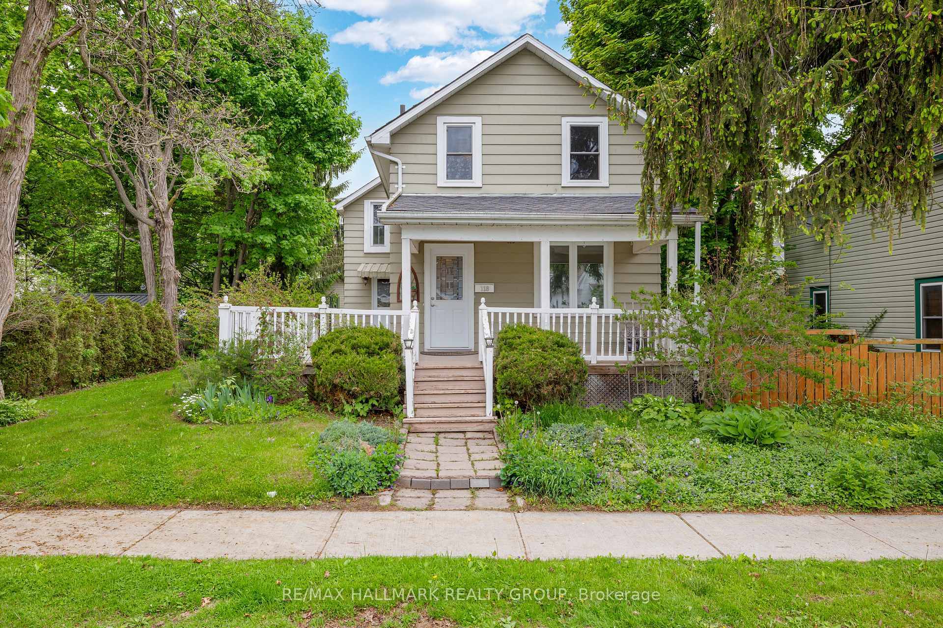 Property Photo: 118 Wellington Street ON K7G 1B7