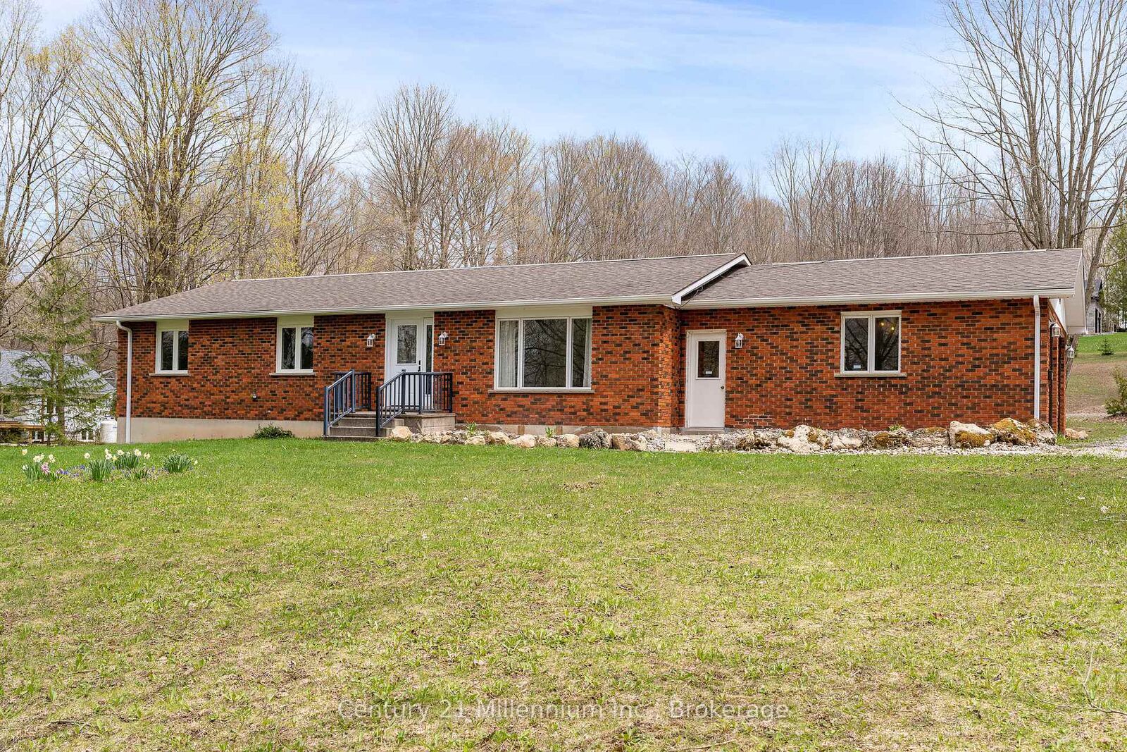 Property Photo:  205 Napoleon Street  ON N0C 1E0 