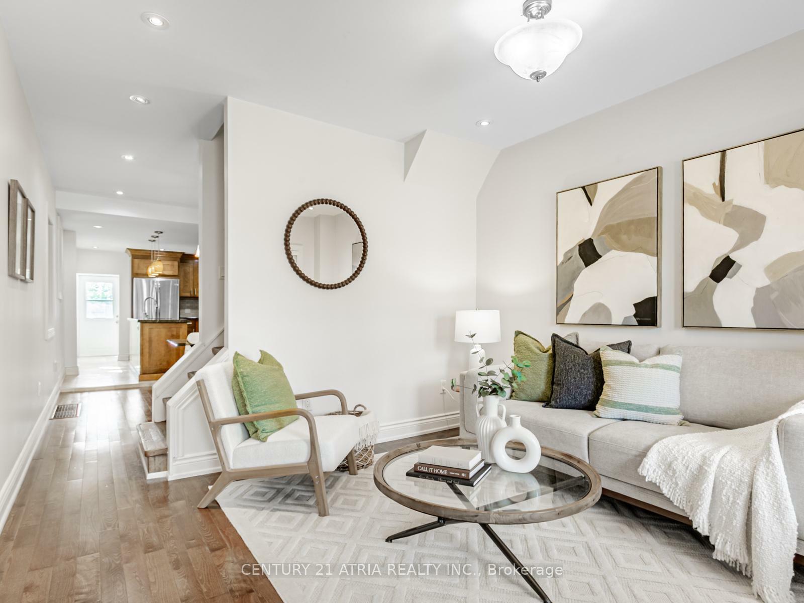 Property Photo: 117 Aldwych Avenue ON M4J 1X7