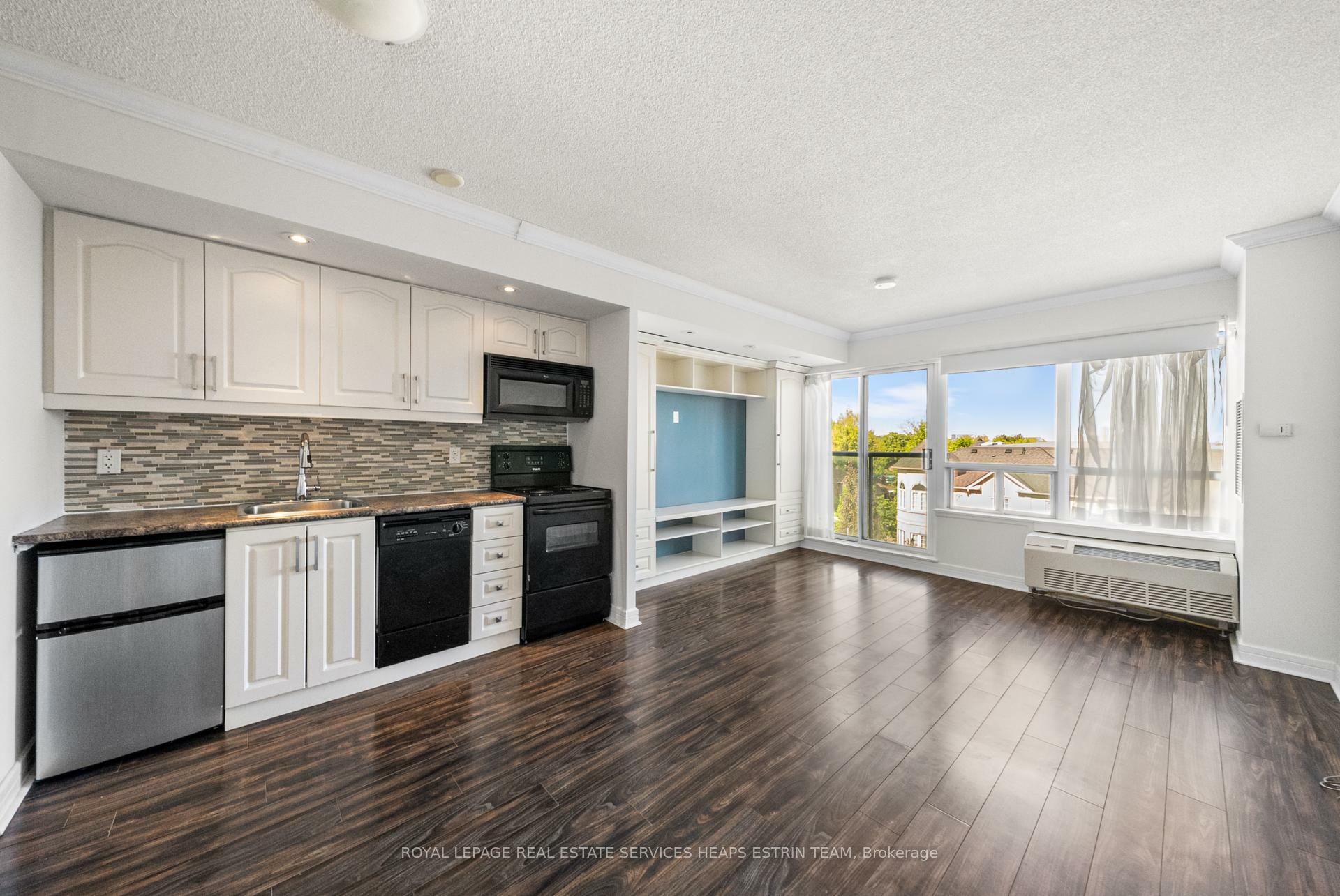 Property Photo: 19 Avondale Avenue 411 ON M2N 0A6