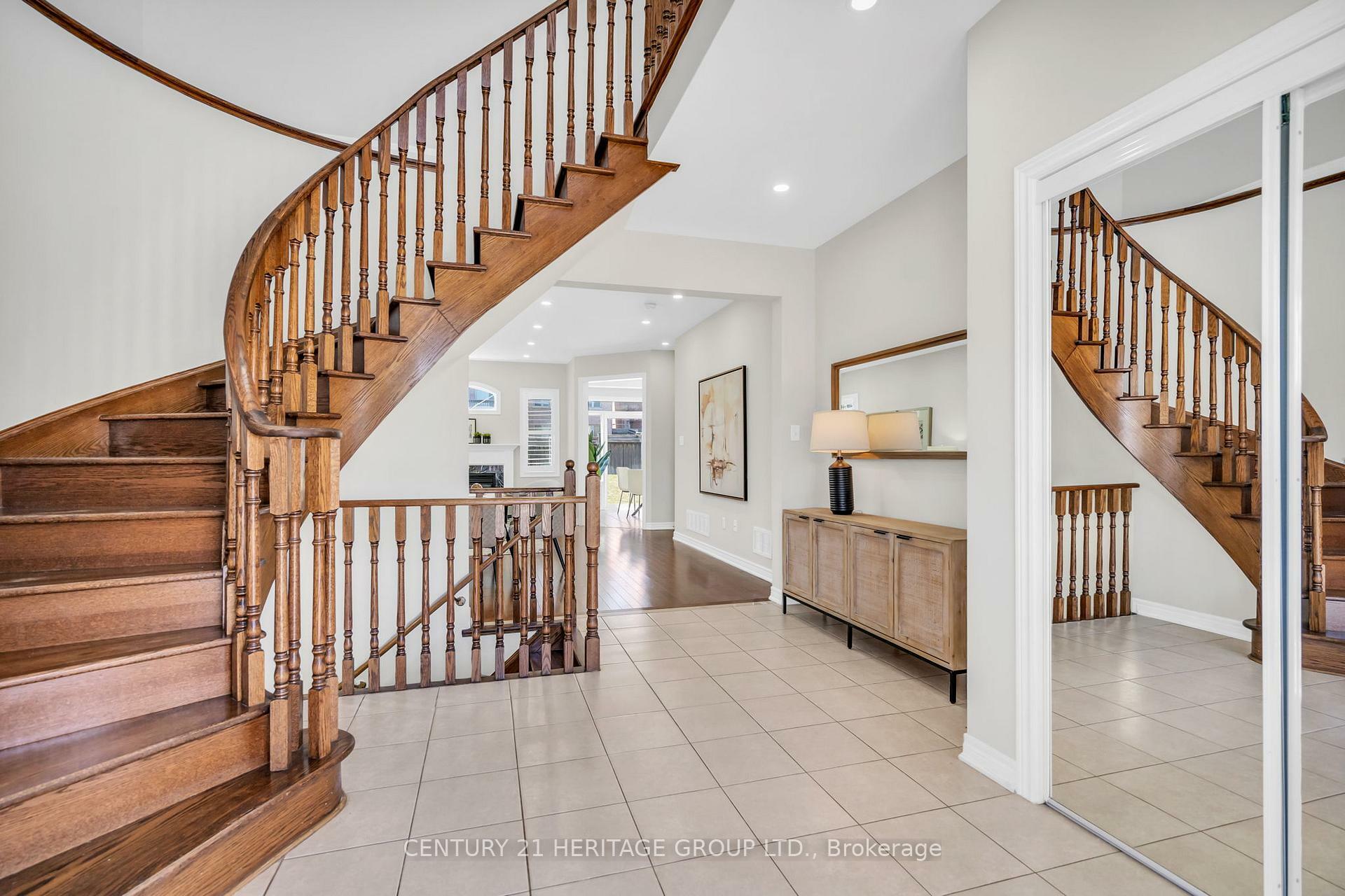 Property Photo: 406 Mavrinac Boulevard ON L4G 0J8