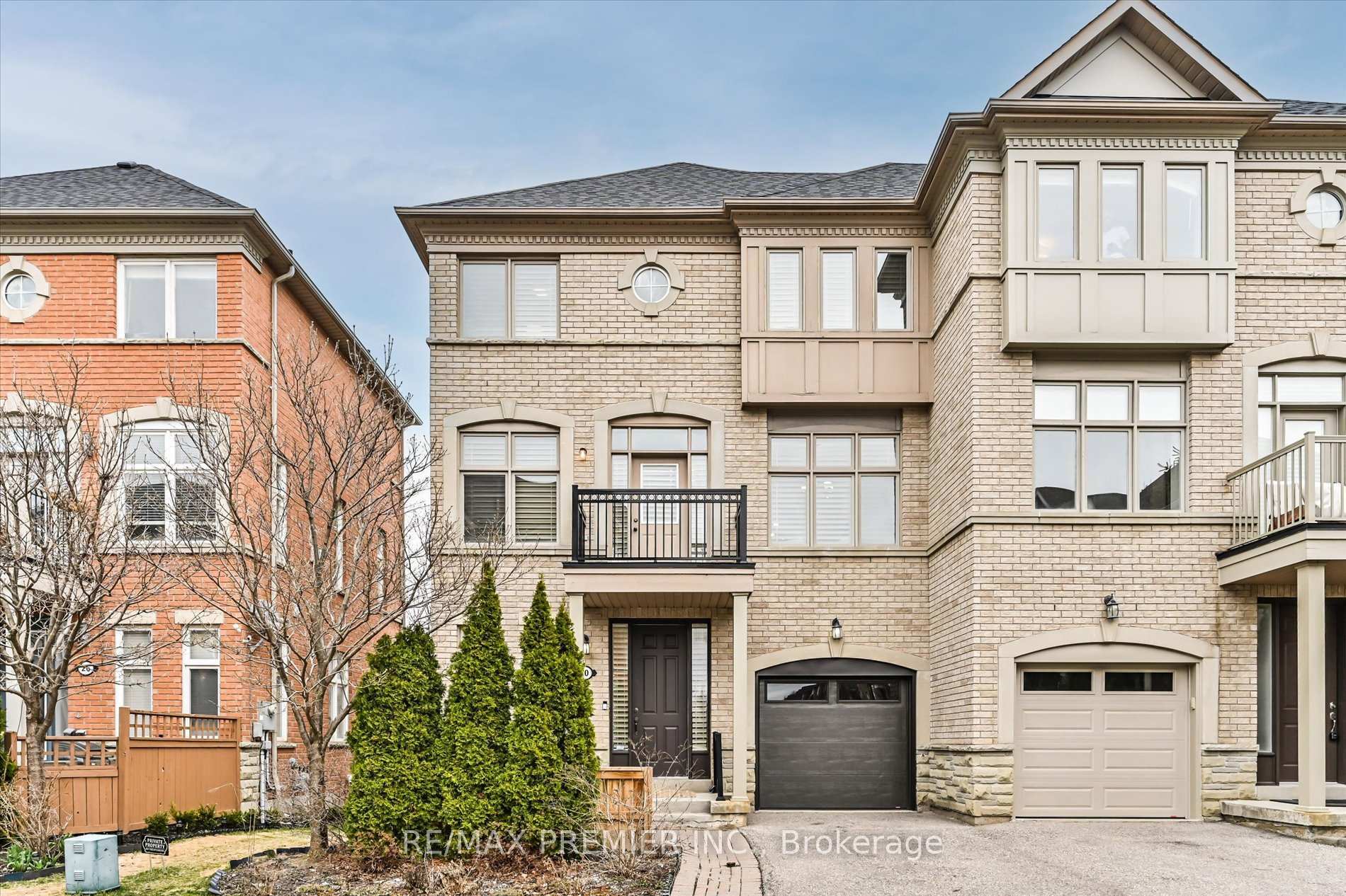 Property Photo: 30 Helen Street ON L4L 3S3