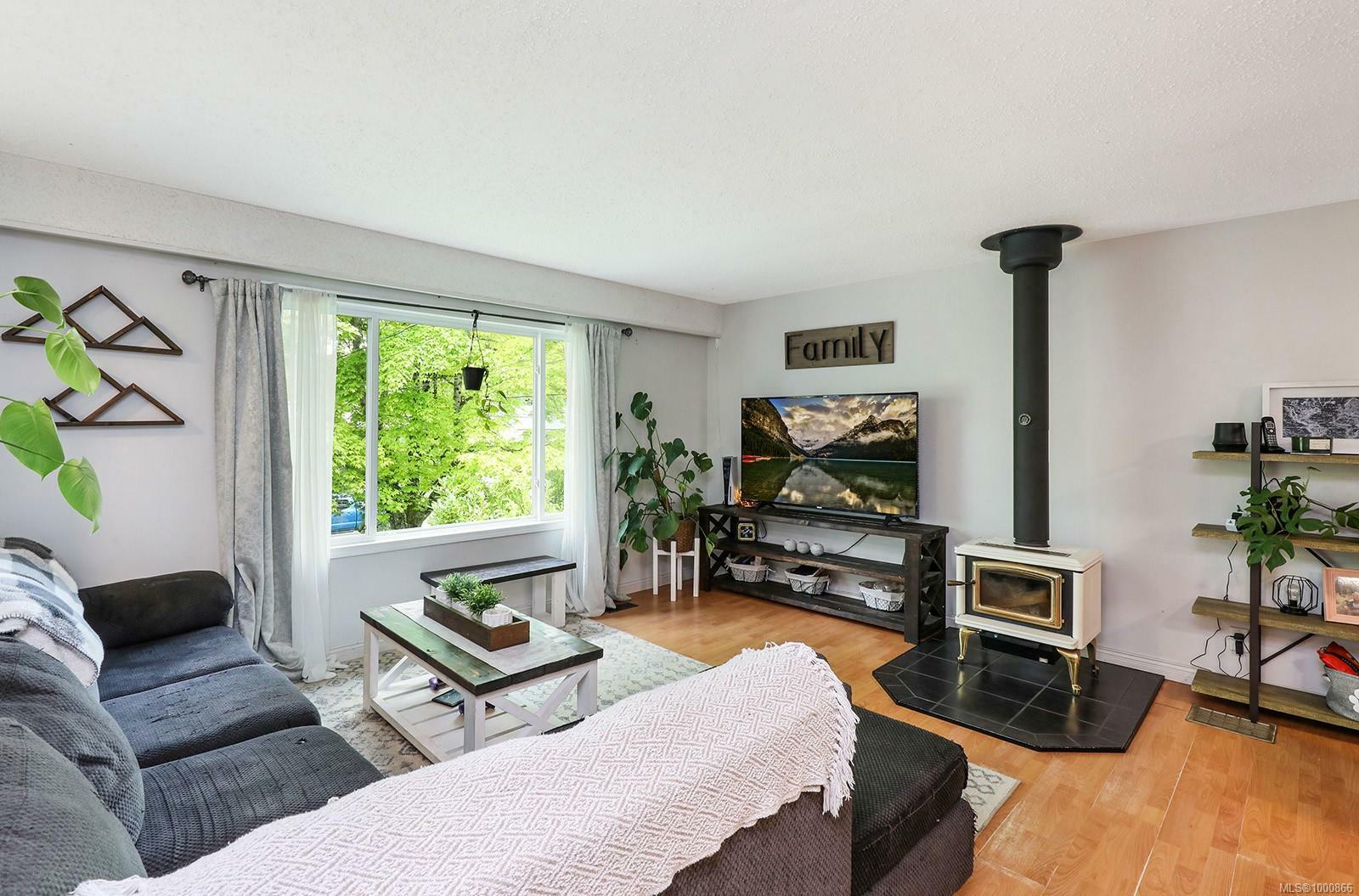 Property Photo: 2046 Tull Ave BC V9N 5P6