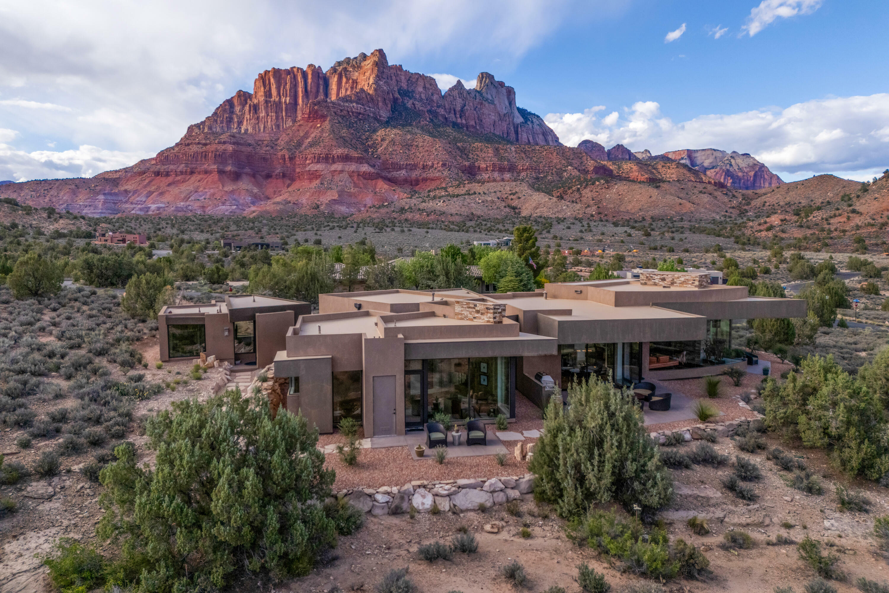 Property Photo: 3007 Navajo Way UT 84767