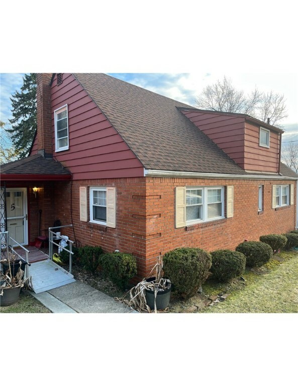 Property Photo: 5 Barton Dr PA 15221