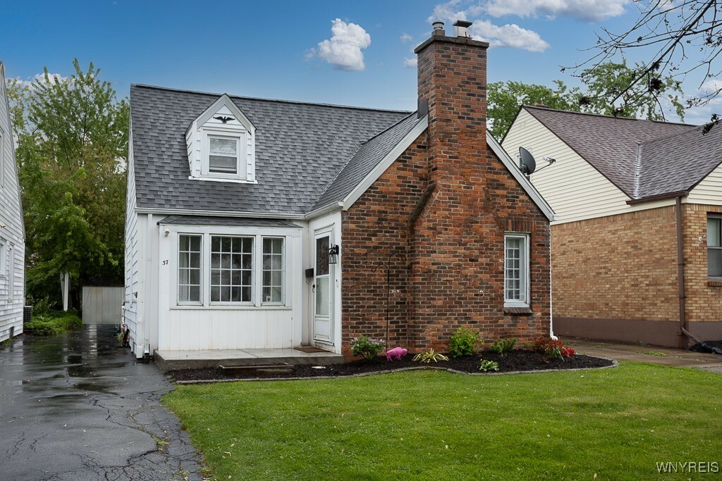 Property Photo: 37 Marquette Avenue NY 14217