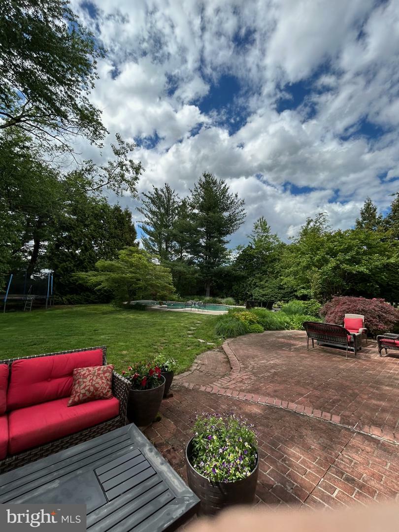 Property Photo: 1712 Waterford Way PA 19002