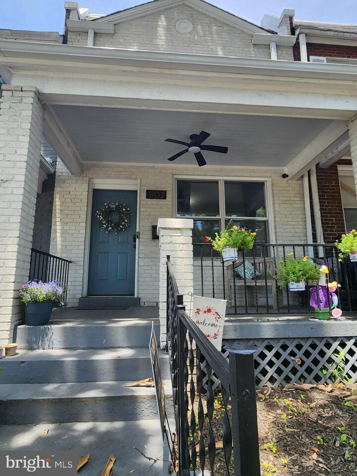 Property Photo:  1702 Lang Place NE  DC 20002 